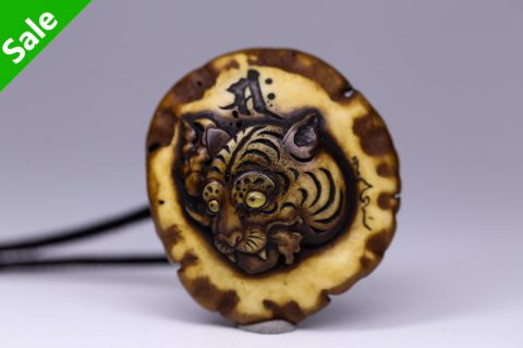 虎咬鬼手图（贵石）