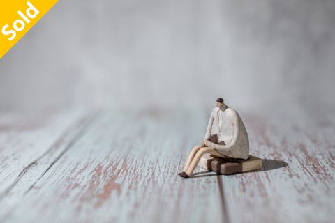 白衣坐姿饼干男（木村悠希）