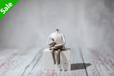 白衣坐姿书本男（木村悠希）