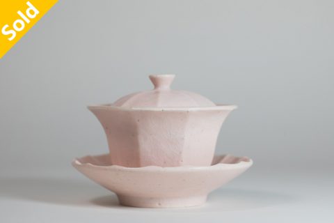 色粉粧灰釉盖碗（宋春浩）