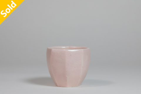 色粉粧灰釉杯（宋春浩）