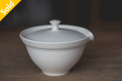 白泥素烧宝瓶 小（山本忠臣）