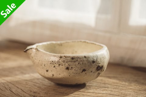白化妆灰釉丸片口（鹤野启司）N23B52