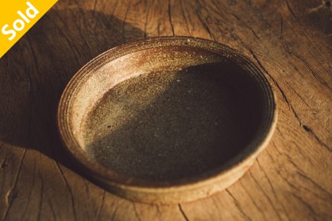 粗土灰釉铜锣钵（户津圭一郞）