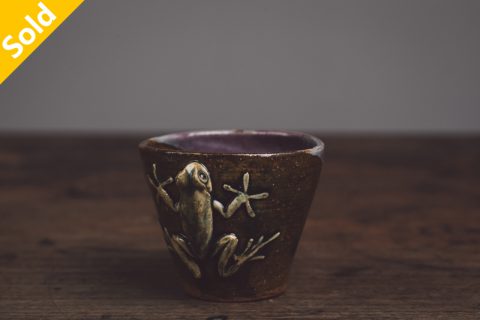 蛙和蝌蚪酱釉杯（蛙庵）N23B058