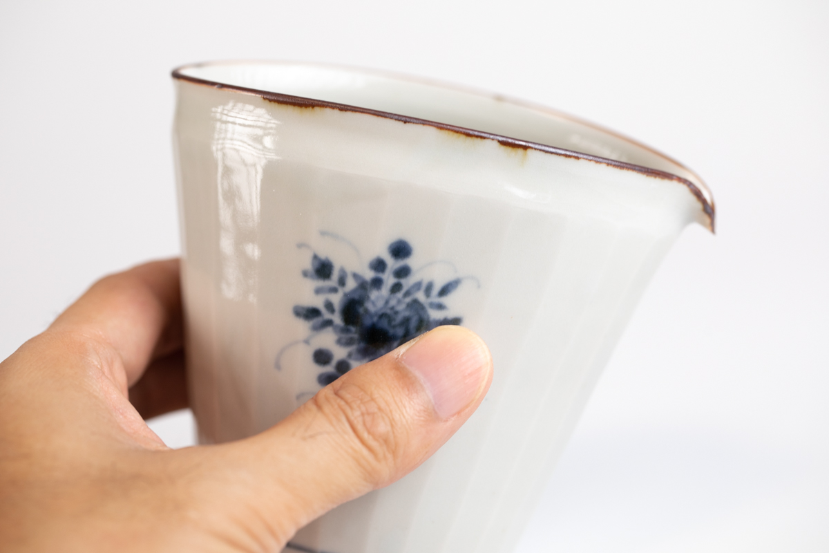 染付花束纹面取片口（志村和晃）