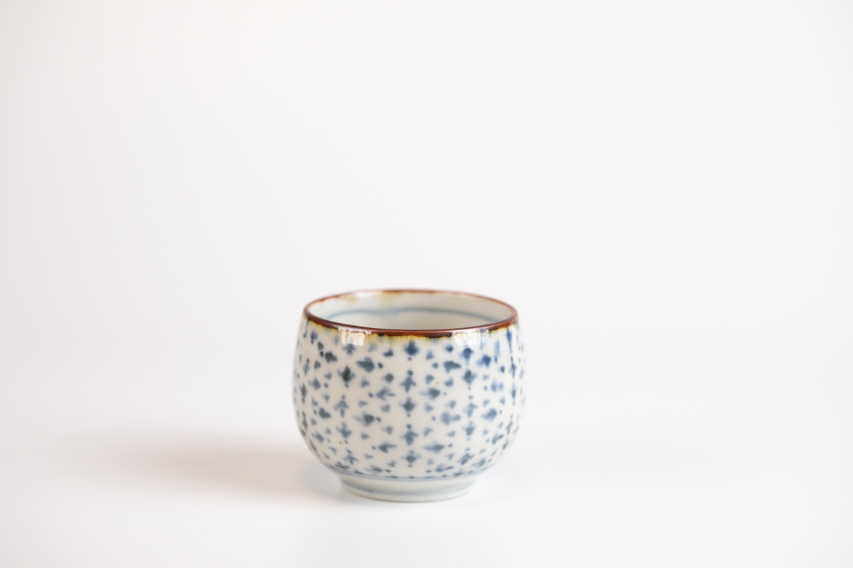染付花菱纹猪口 杯子（志村和晃）