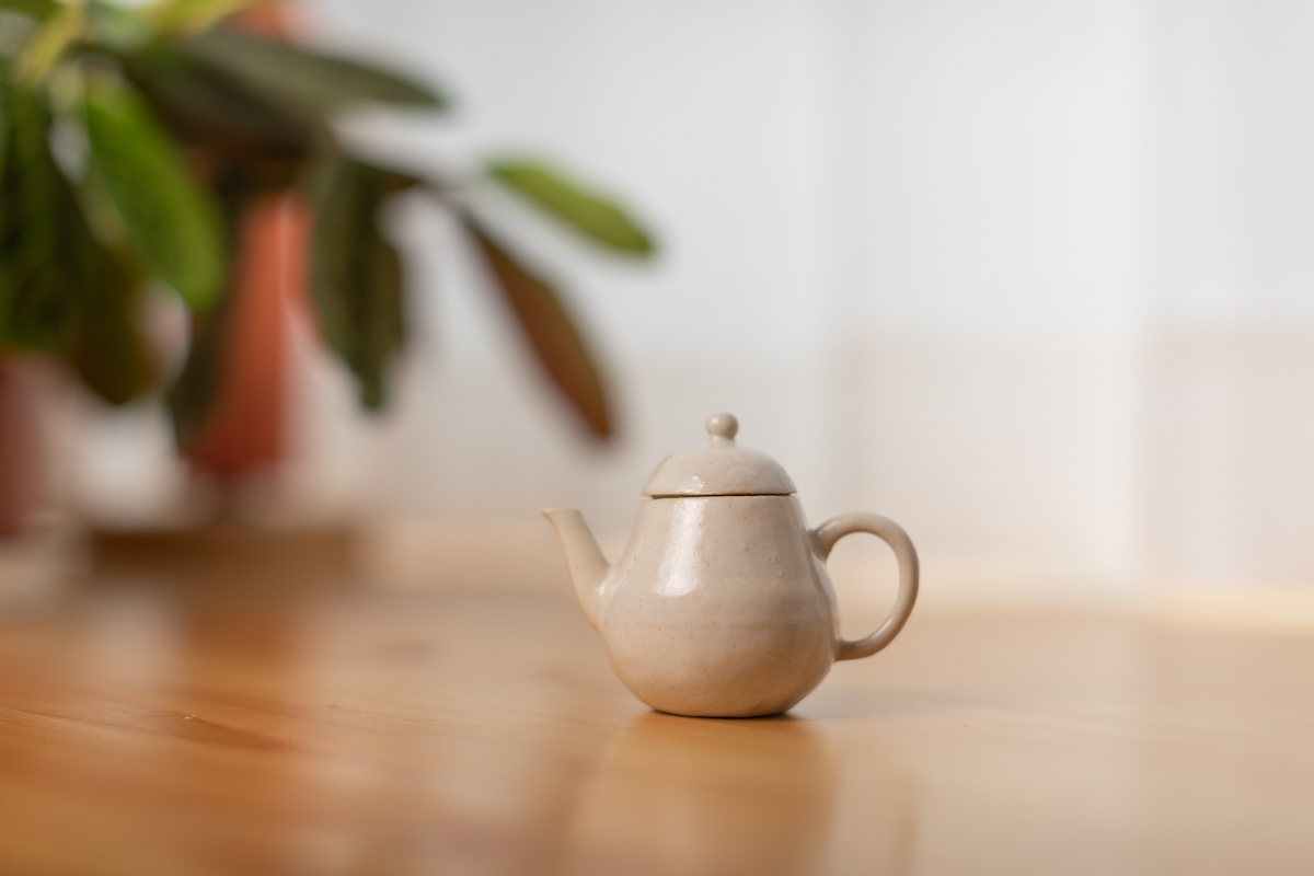 粉引茶壶（三苫修）