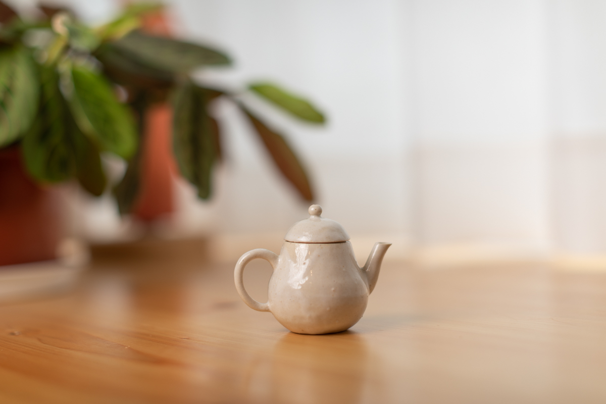 粉引茶壶（三苫修）