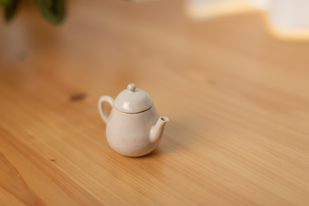 粉引茶壶（三苫修）