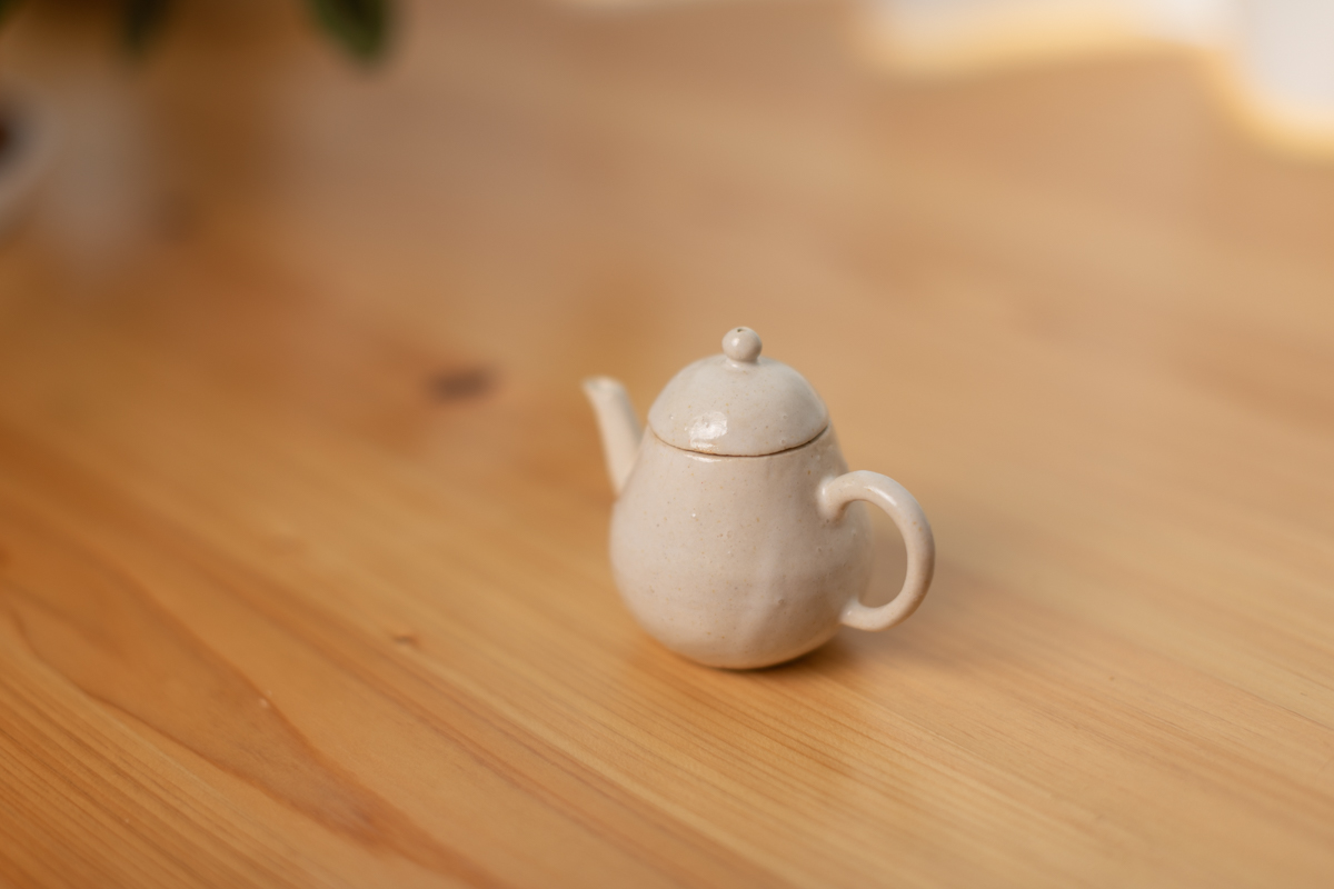 粉引茶壶（三苫修）
