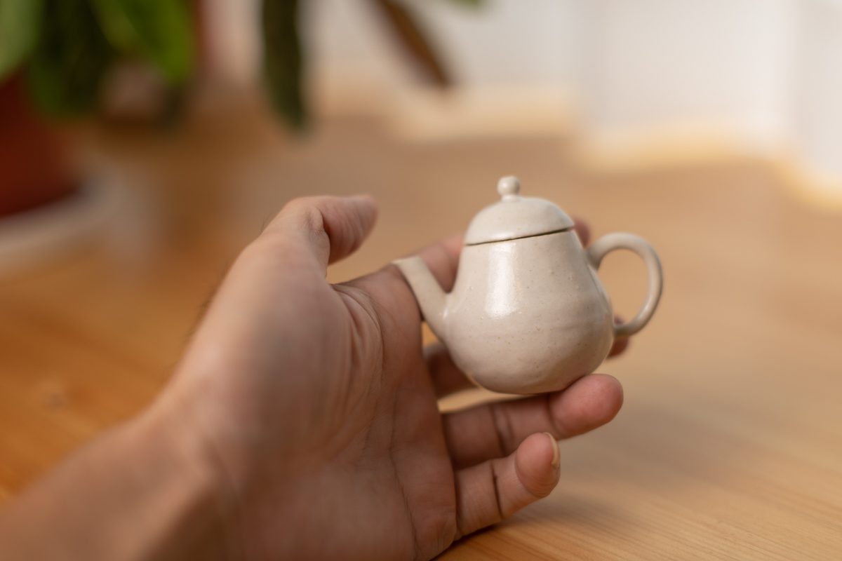 粉引茶壶（三苫修）