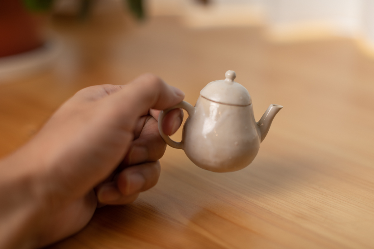 粉引茶壶（三苫修）