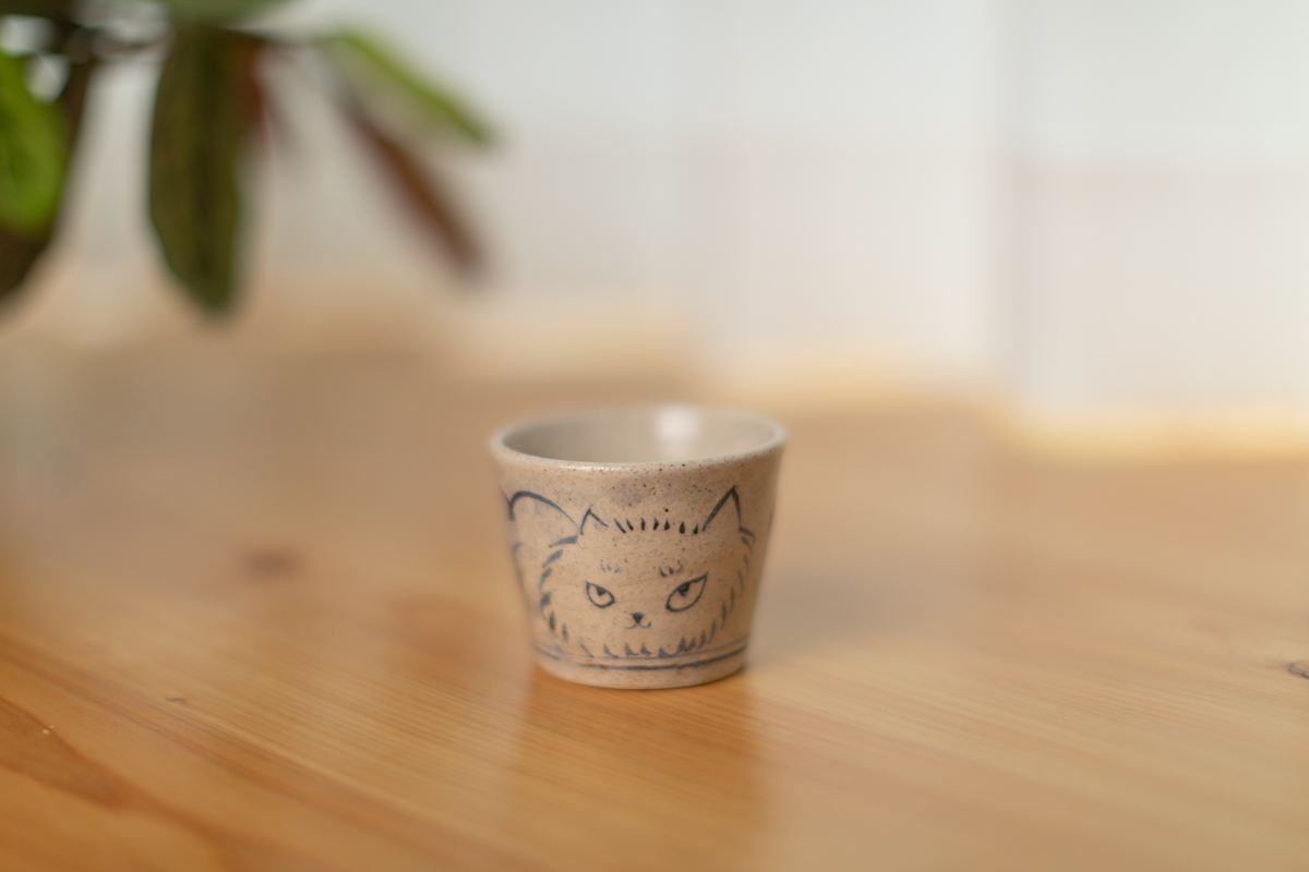 染付猫绘杯（须贺文子）