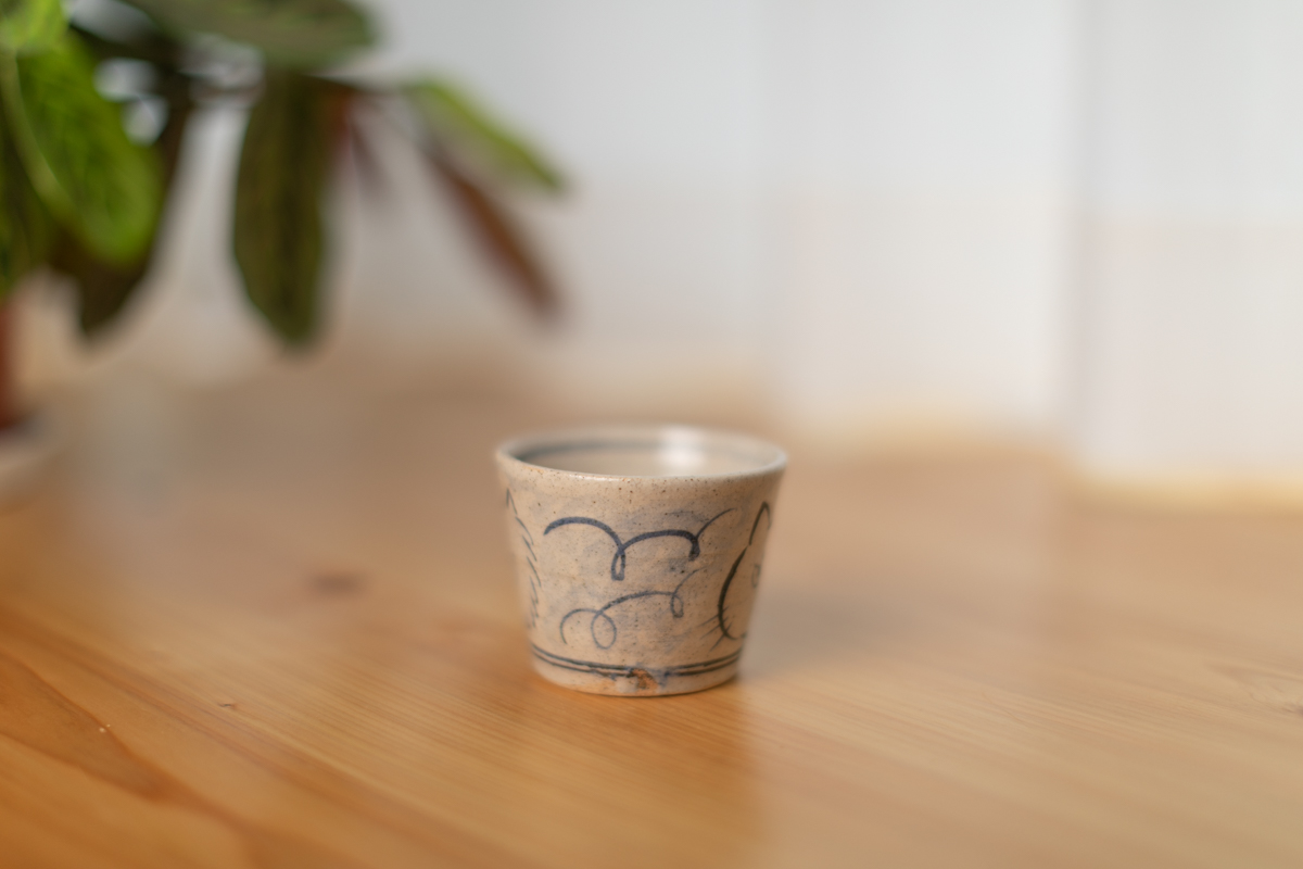 染付猫绘杯（须贺文子）