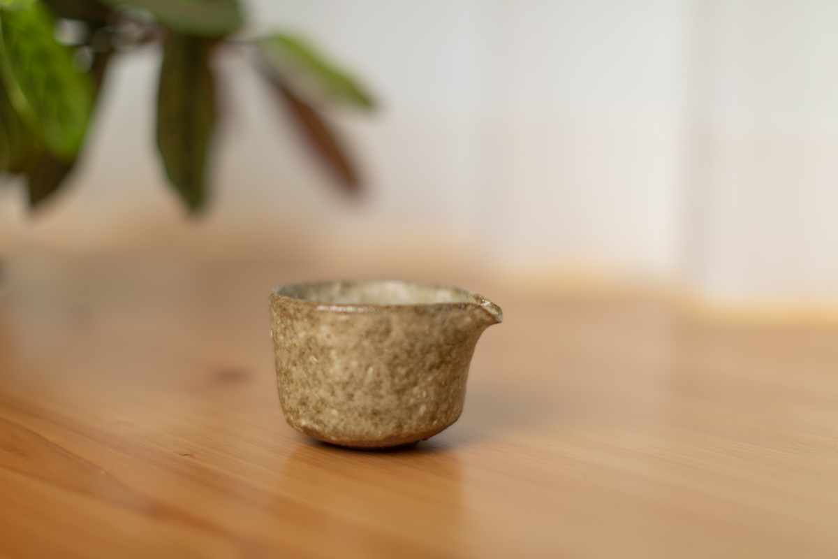 藁灰釉片口（鹤野启司）