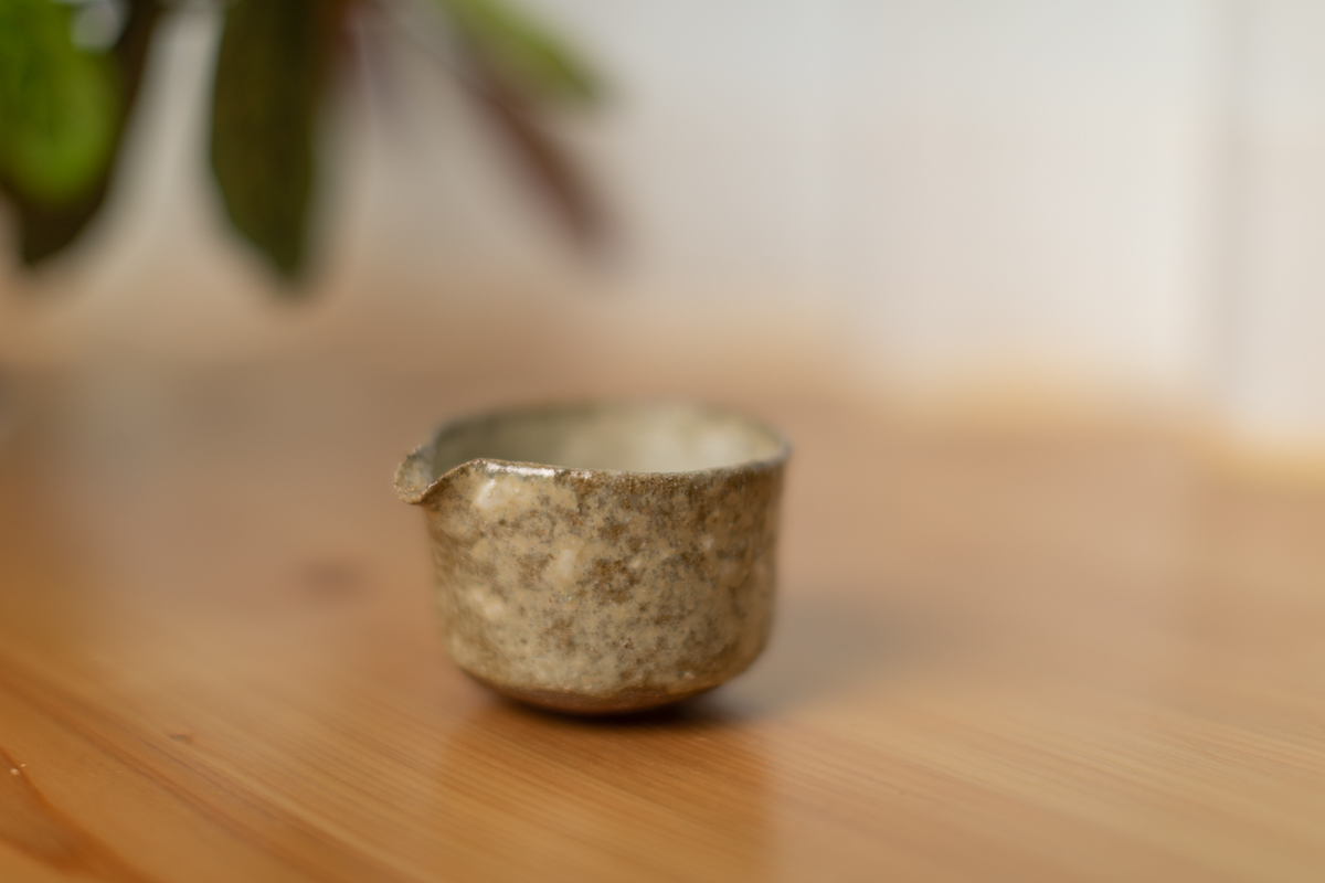 藁灰釉片口（鹤野启司）