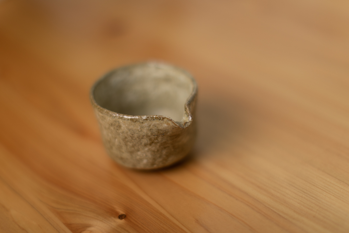 藁灰釉片口（鹤野启司）
