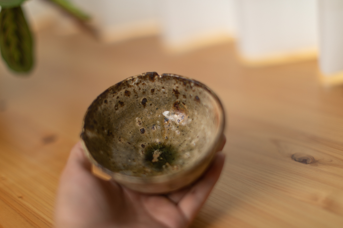 白化妆灰釉碗（鹤野启司）