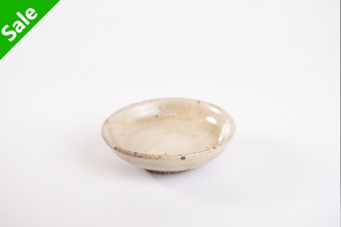 藁灰釉小皿（小山乃文彦）