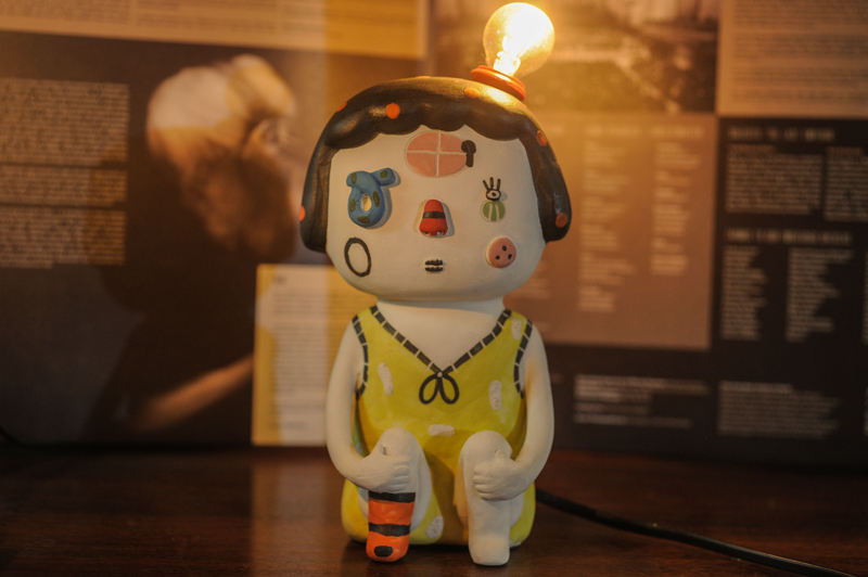 蹲坐女孩灯饰（Earth Republic）N25ER034