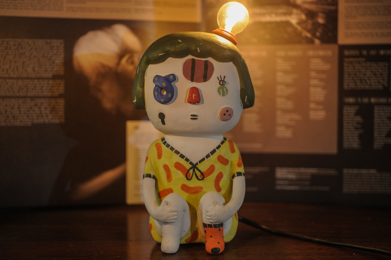 蹲坐女孩灯饰（Earth Republic）N25ER033