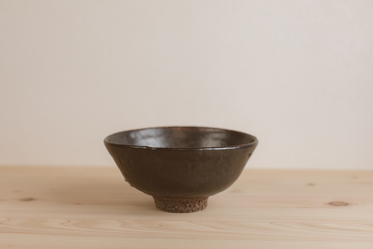 黑釉碗（芳贺龙一）