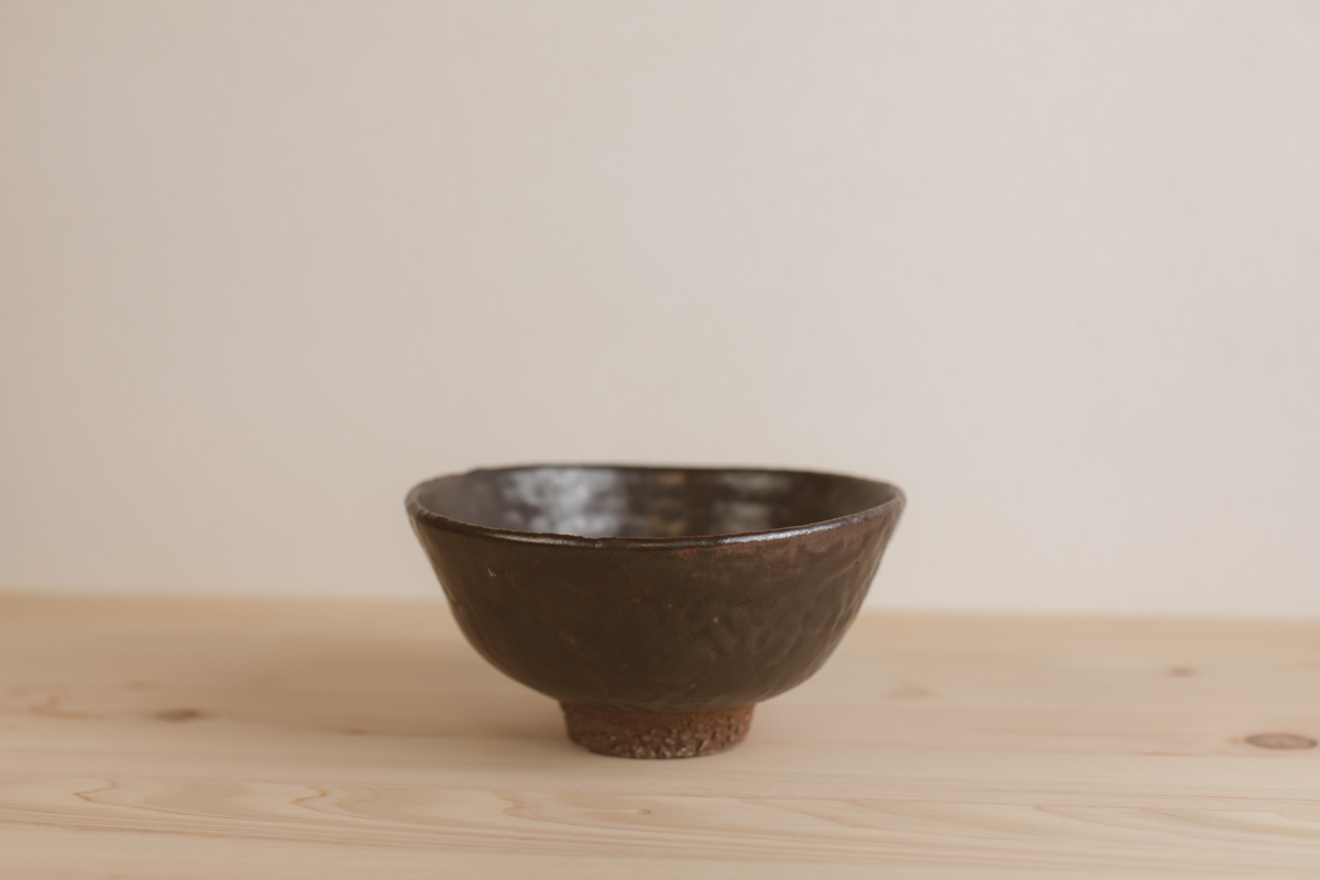 黑釉碗（芳贺龙一）