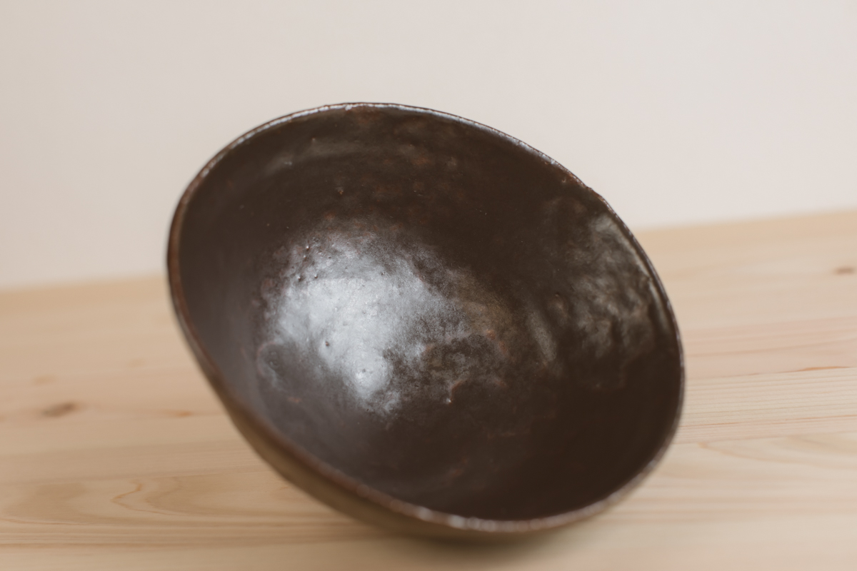 黑釉碗（芳贺龙一）