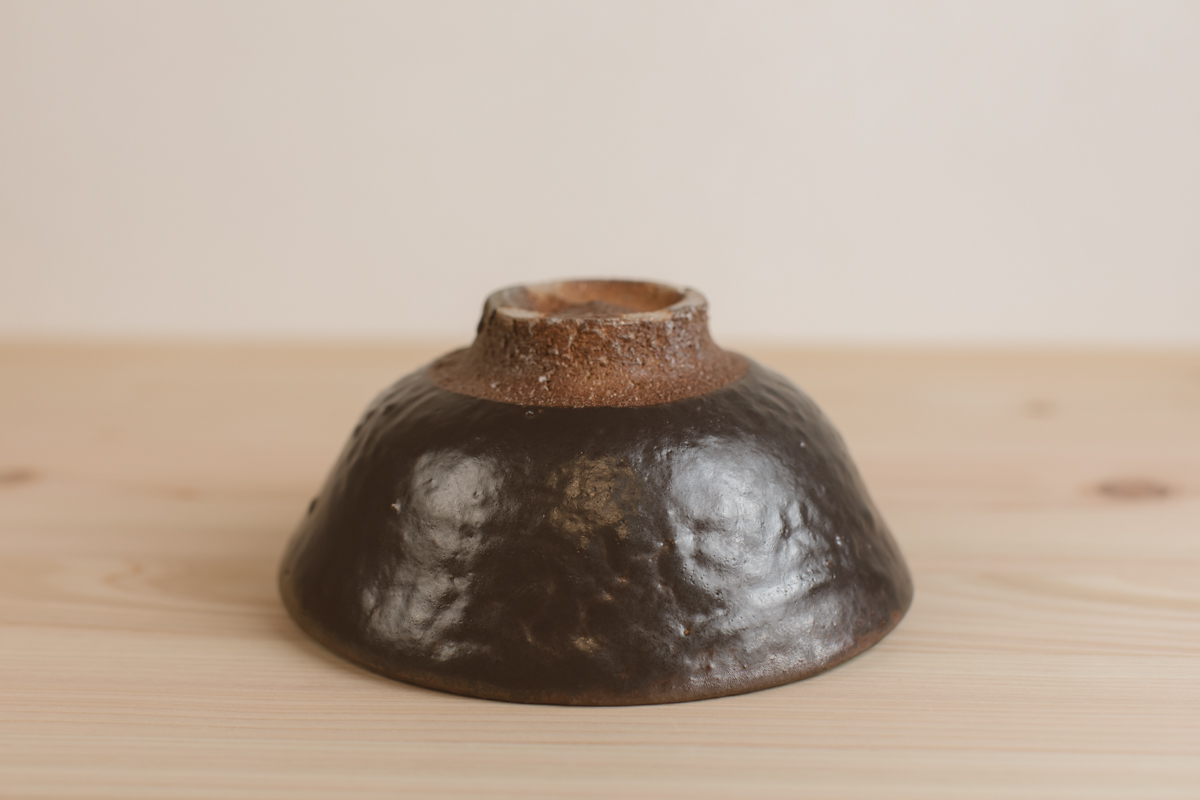 黑釉碗（芳贺龙一）