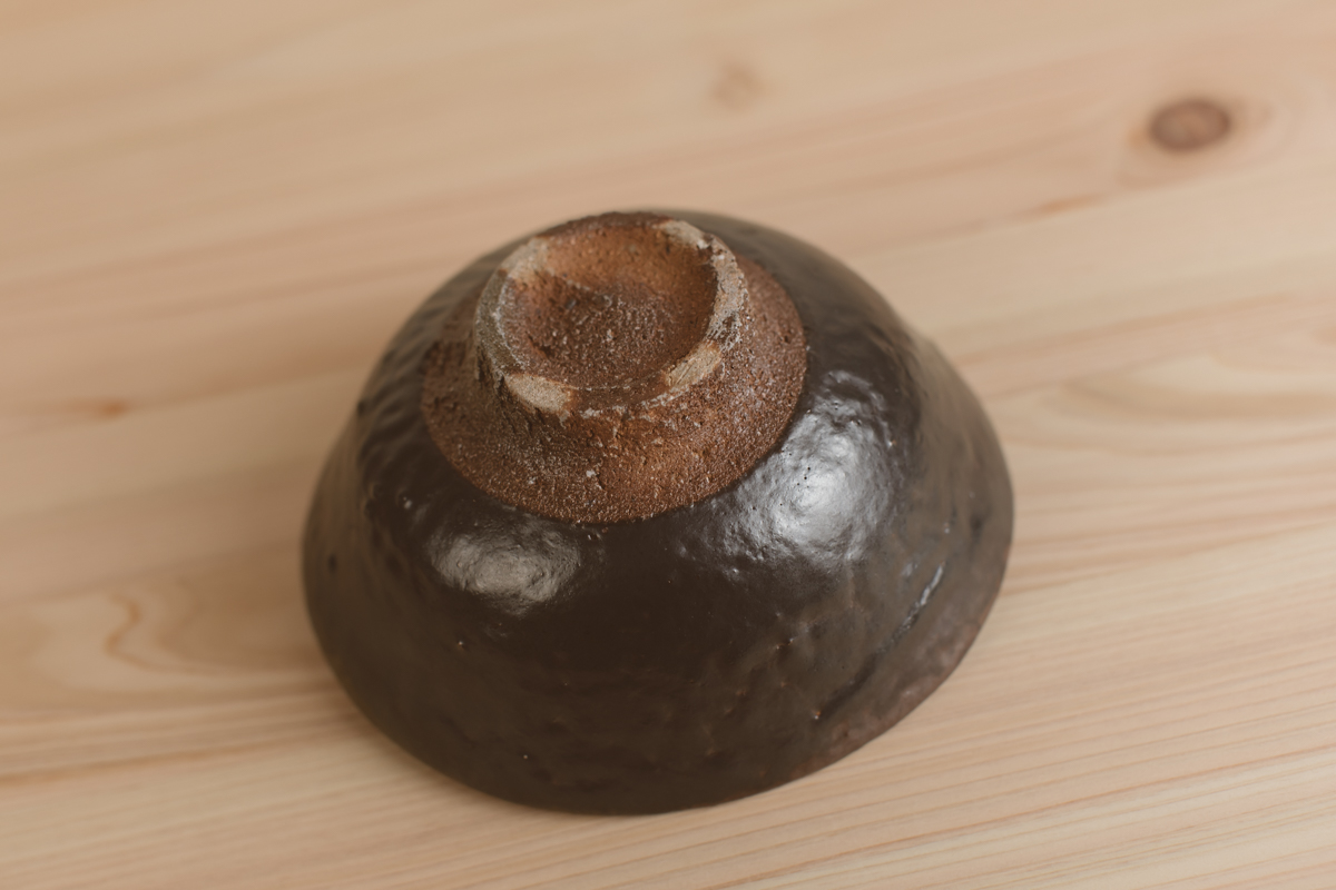 黑釉碗（芳贺龙一）