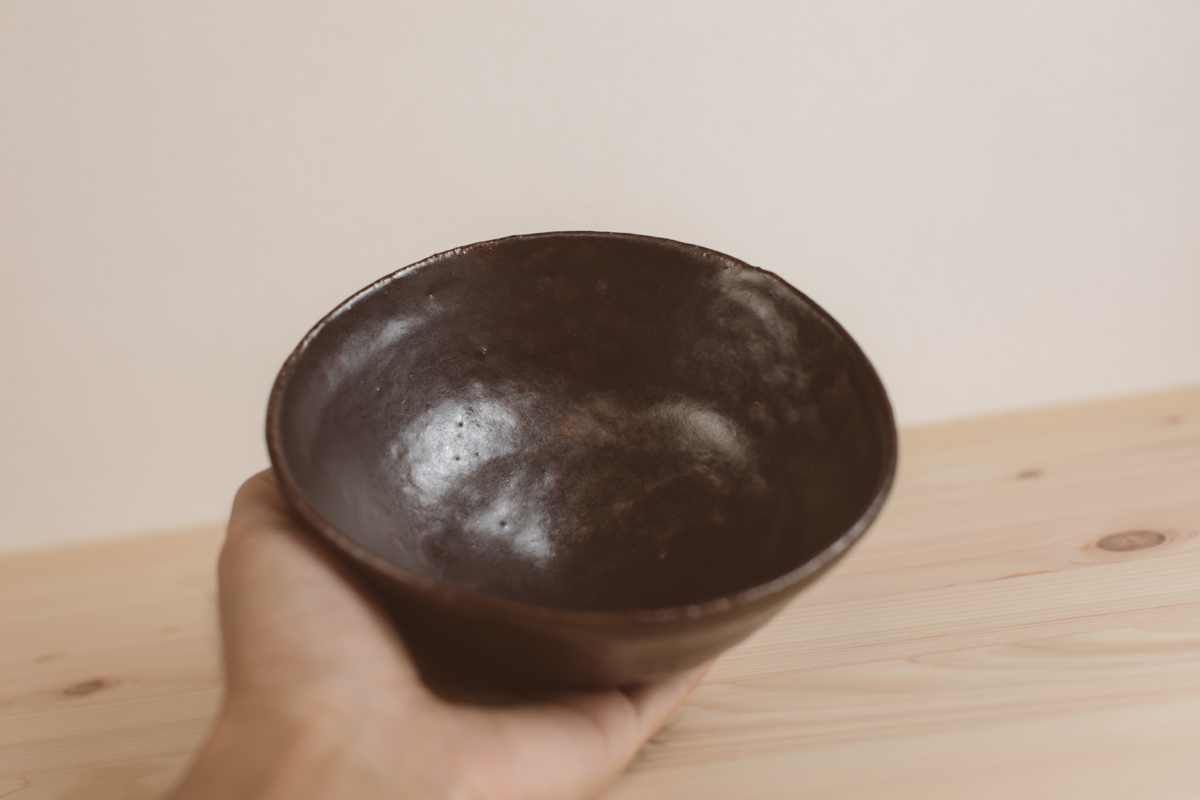 黑釉碗（芳贺龙一）