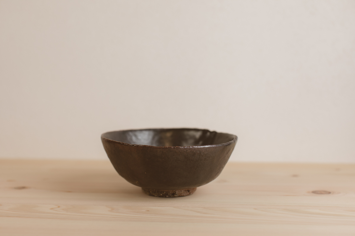黑釉碗（芳贺龙一）