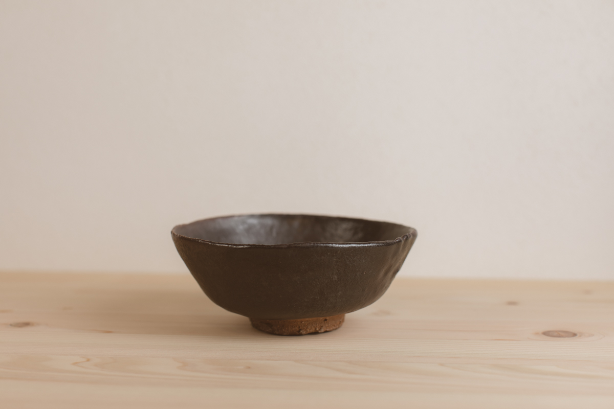黑釉碗（芳贺龙一）