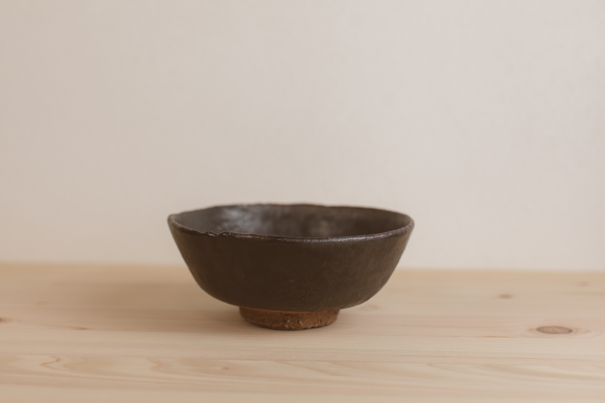 黑釉碗（芳贺龙一）