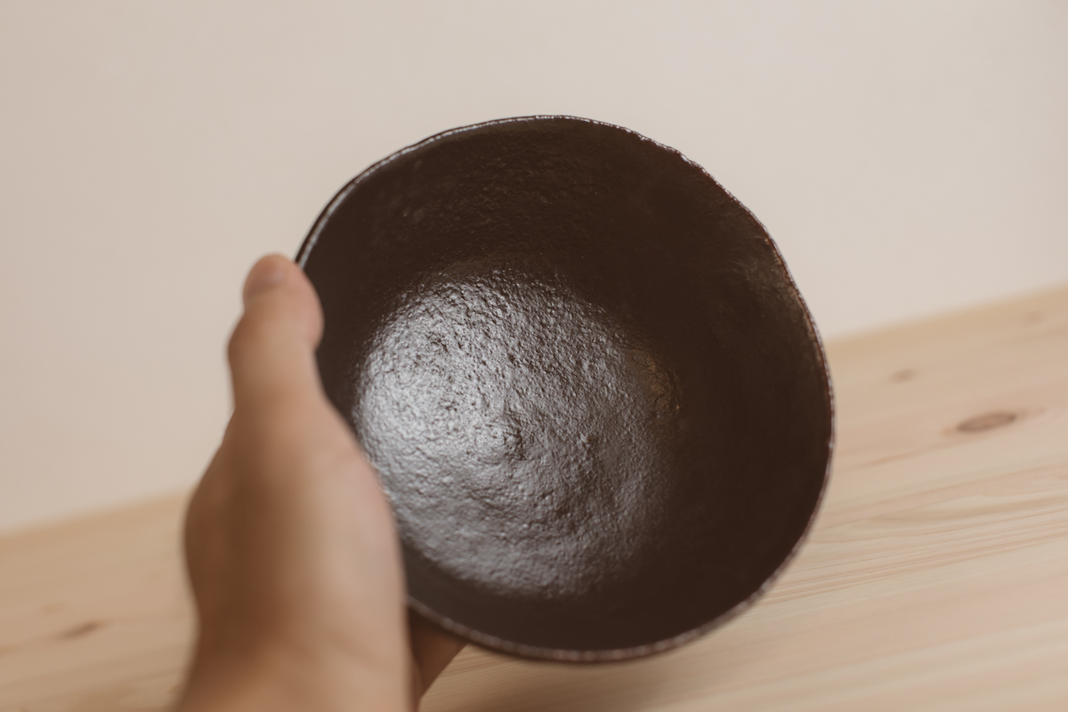 黑釉碗（芳贺龙一）