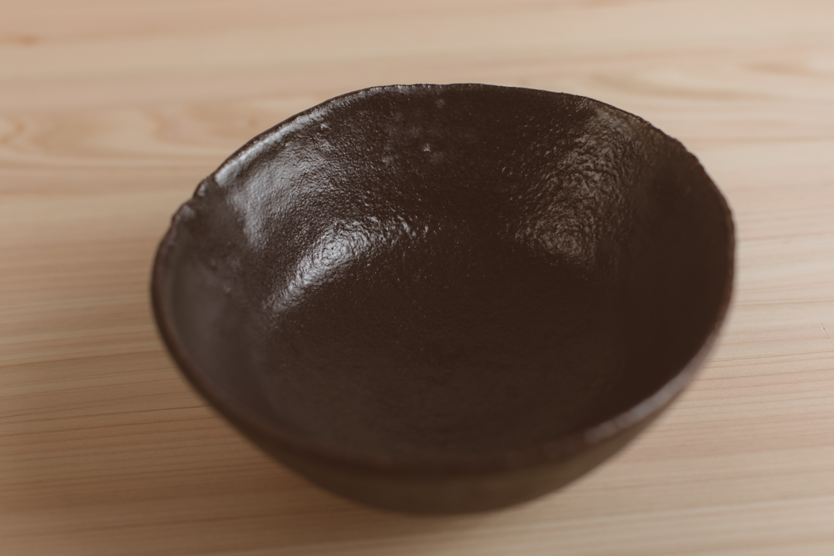 黑釉碗（芳贺龙一）