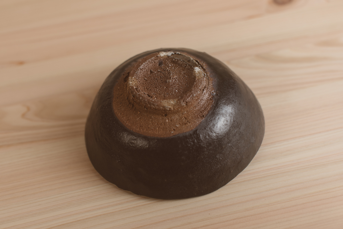 黑釉碗（芳贺龙一）