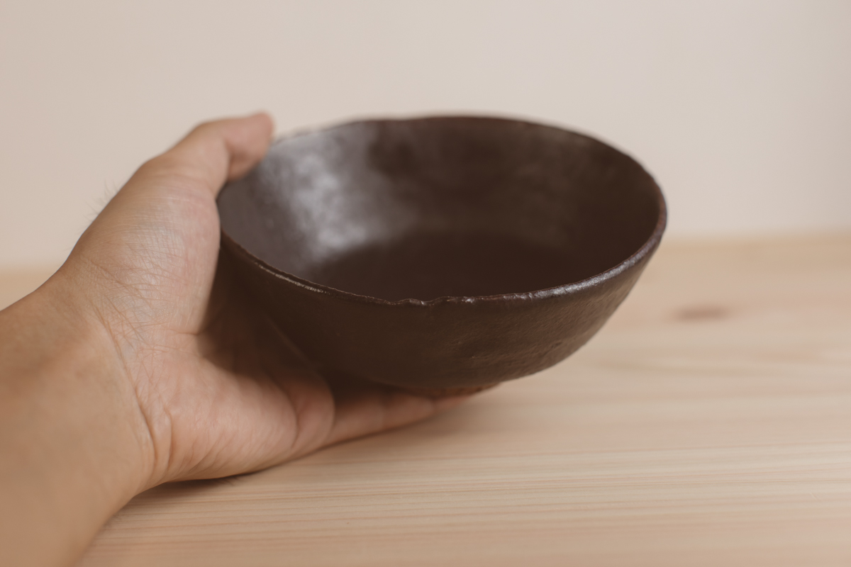 黑釉碗（芳贺龙一）