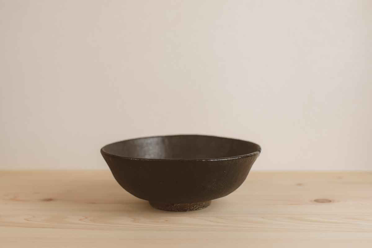 黑釉碗（芳贺龙一）