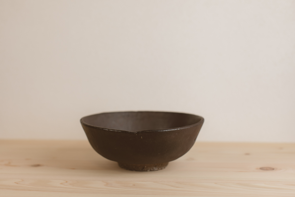 黑釉碗（芳贺龙一）