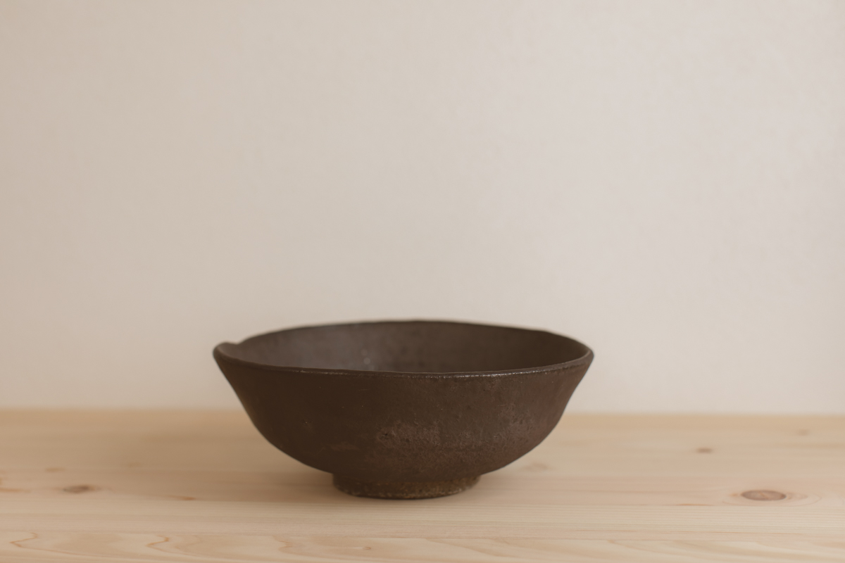 黑釉碗（芳贺龙一）