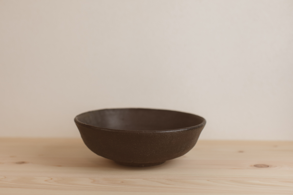 黑釉碗（芳贺龙一）