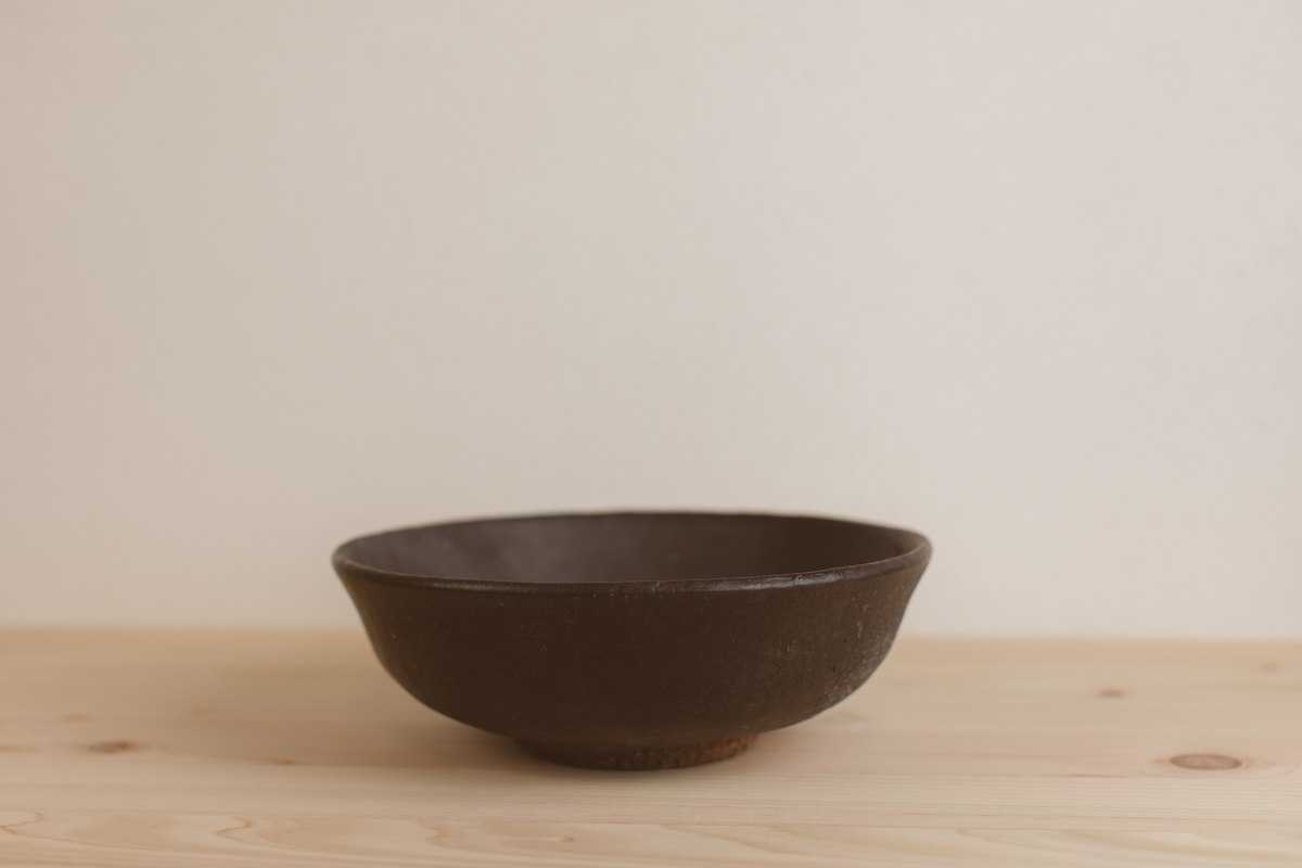黑釉碗（芳贺龙一）