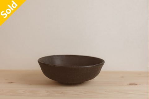 黑釉碗（芳贺龙一）