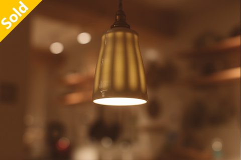 面取白瓷吊灯（阿部春弥）