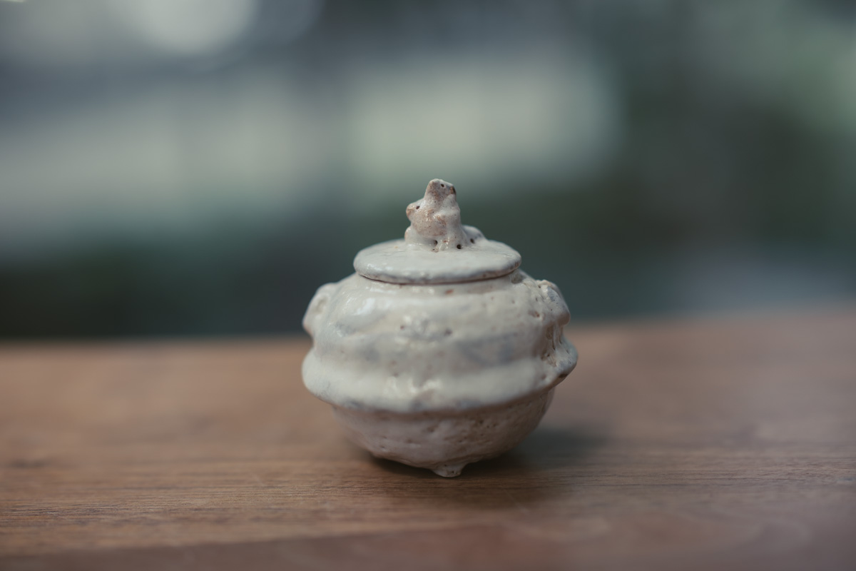 手捻狸 香盒 原箱附（笹岡春山）