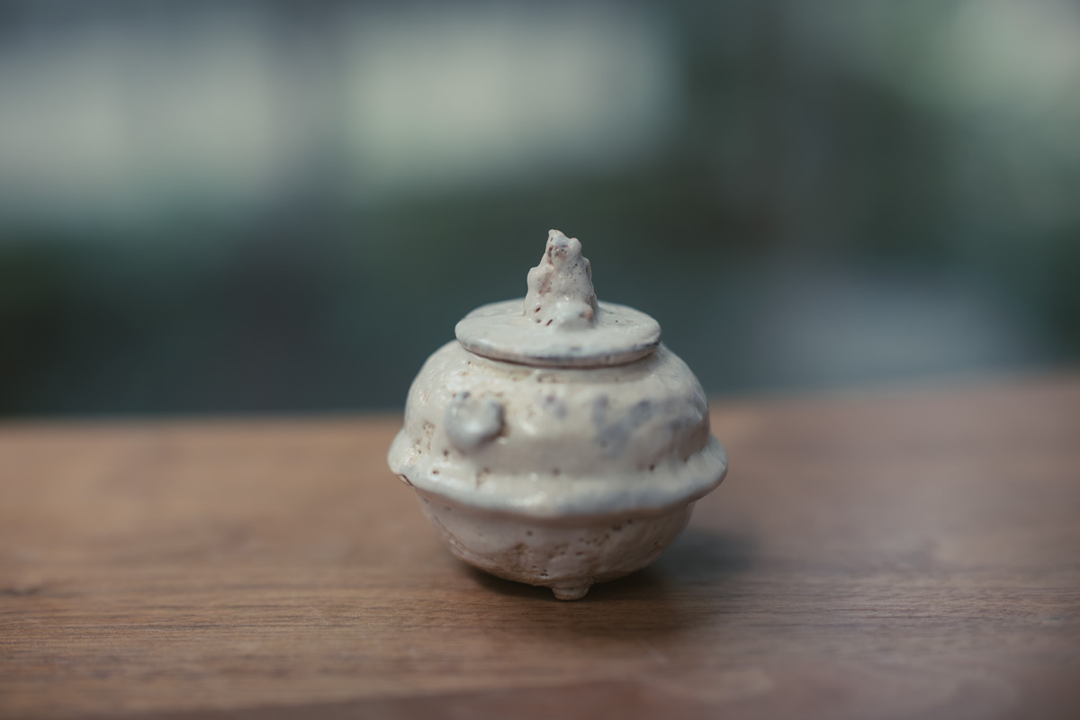 手捻狸 香盒 原箱附（笹岡春山）