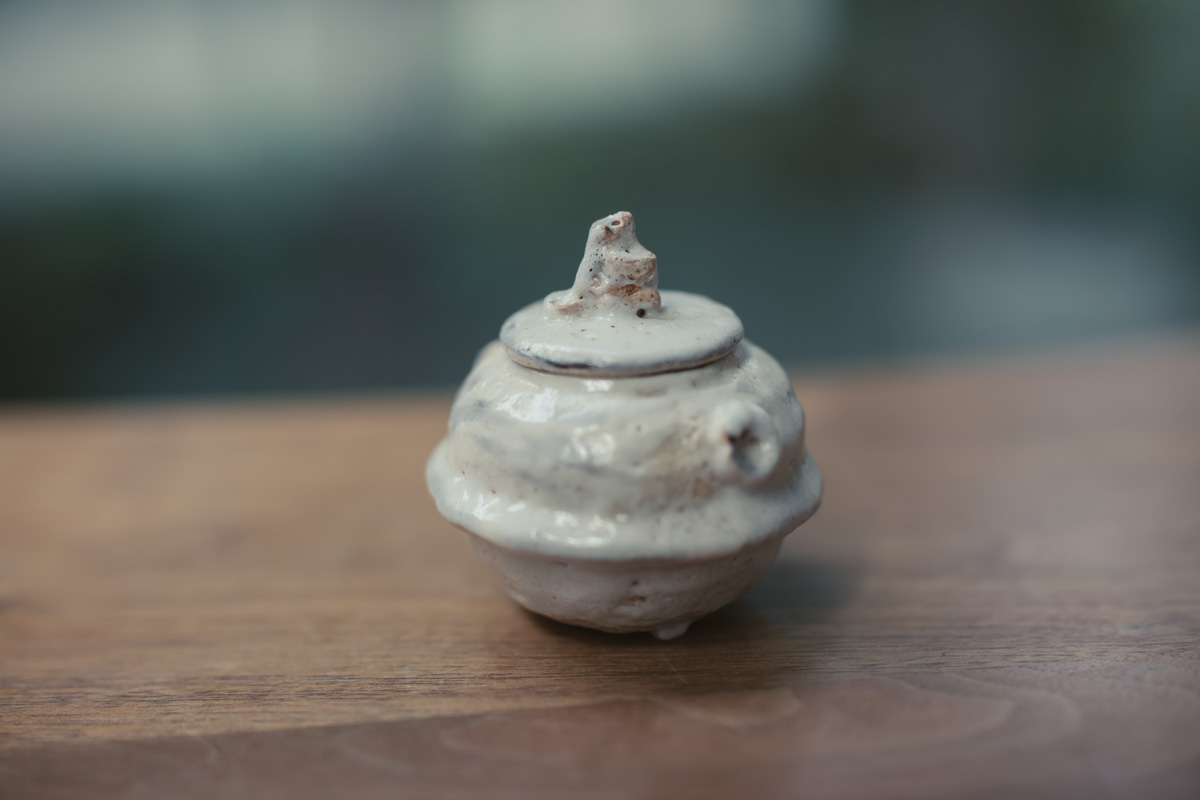 手捻狸 香盒 原箱附（笹岡春山）