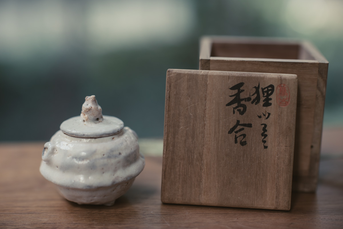 手捻狸 香盒 原箱附（笹岡春山）